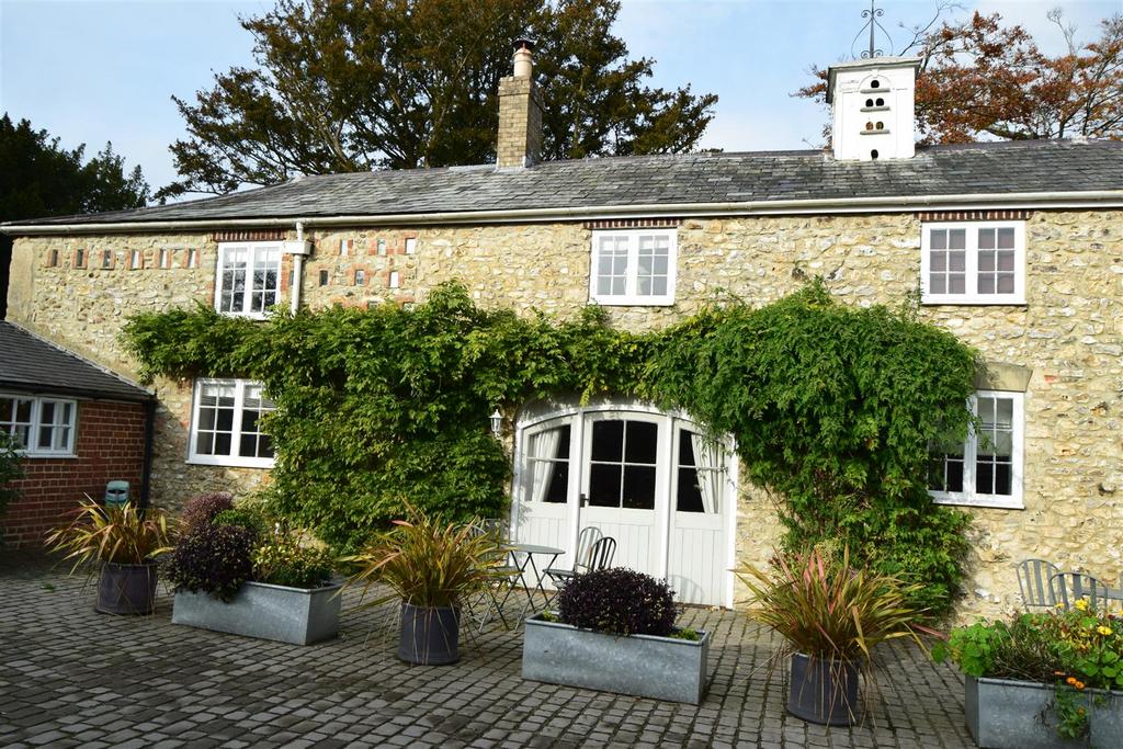 Offwell, Honiton 2 bed terraced house to rent £850 pcm (£196 pw)