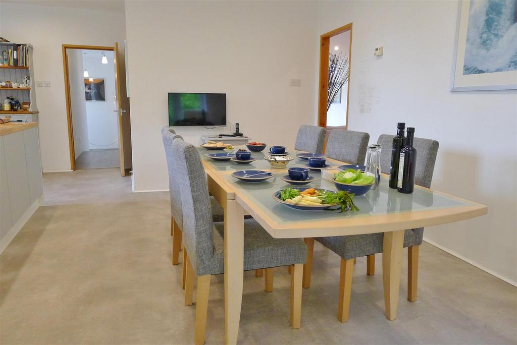 Dining area to hallway