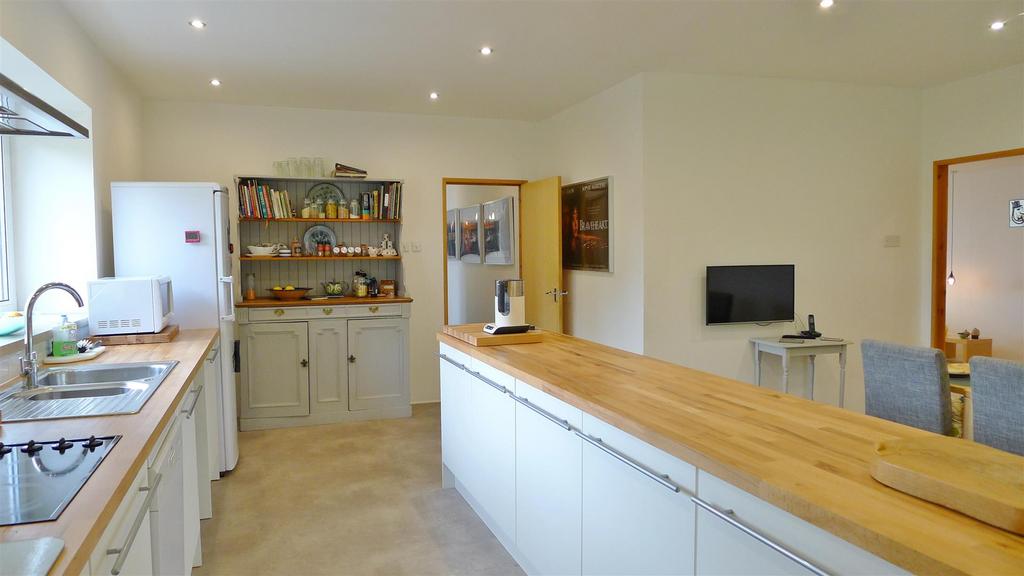 Kitchen to hallway