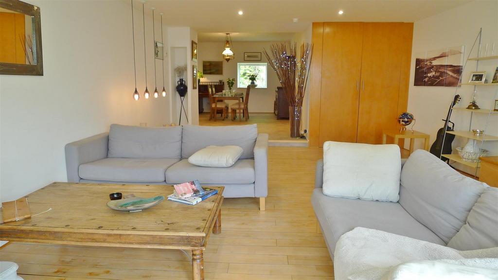 Lounge to dining room