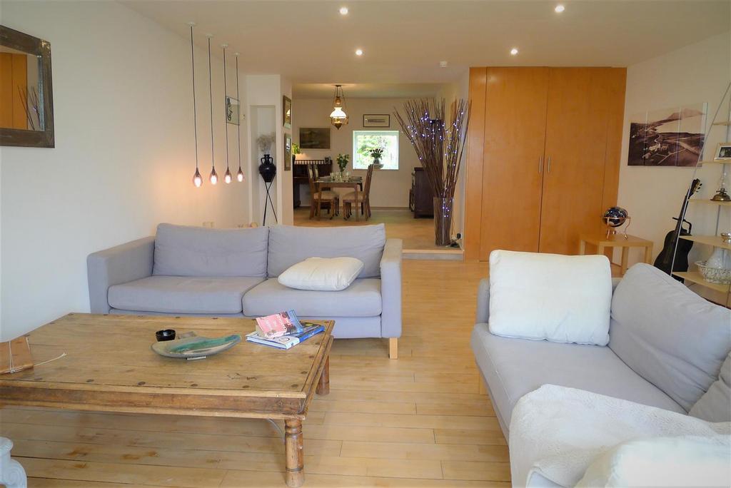 Lounge to dining room