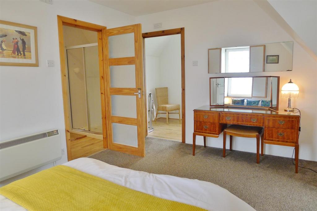 Guest suite bedroom to ensuite and bathroom
