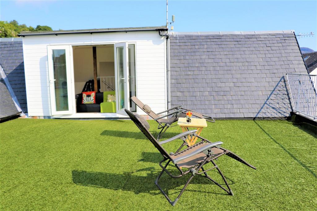 Roof terrace to upper landing