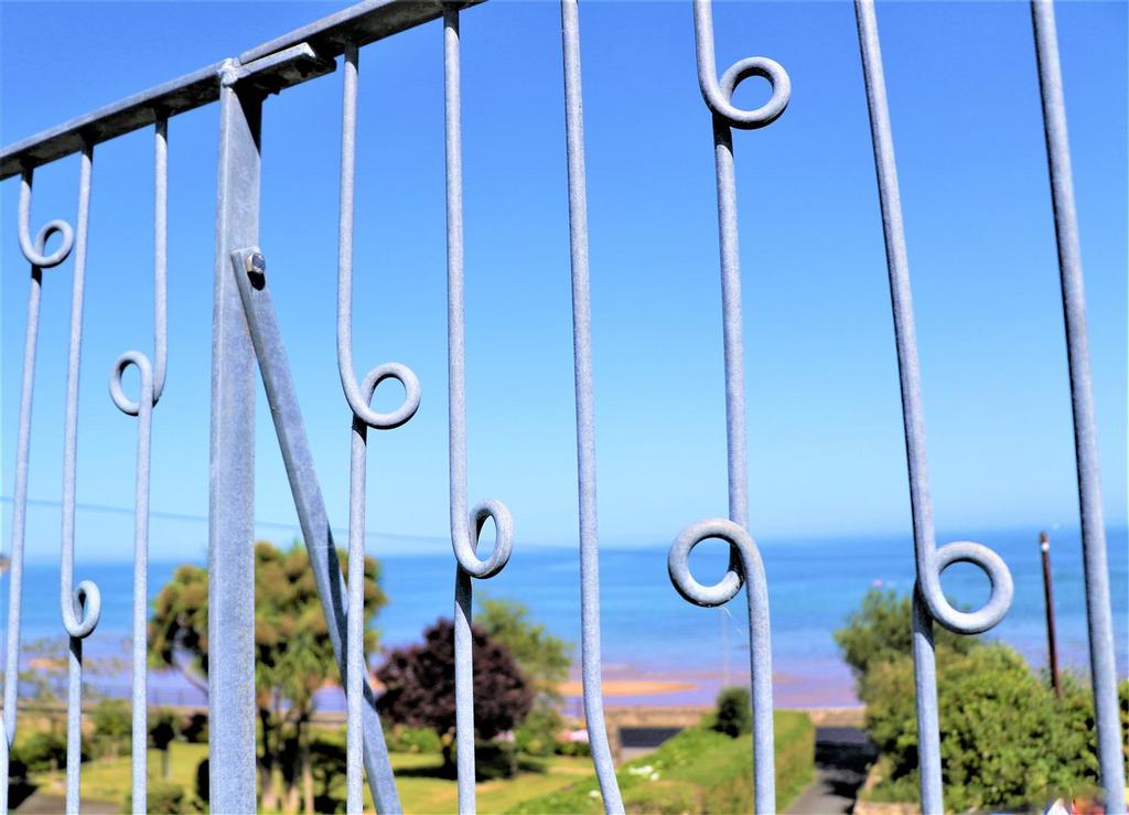 Roof terrace railings
