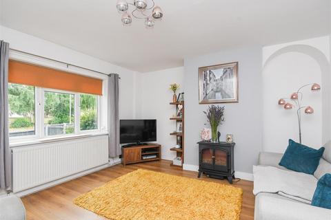24 Hazel Grove, Wombourne, Wolverhampton, WV5 9EQ