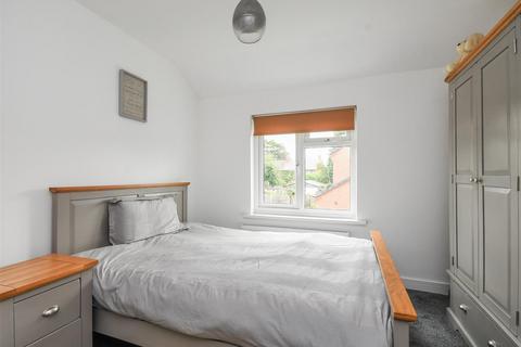 24 Hazel Grove, Wombourne, Wolverhampton, WV5 9EQ