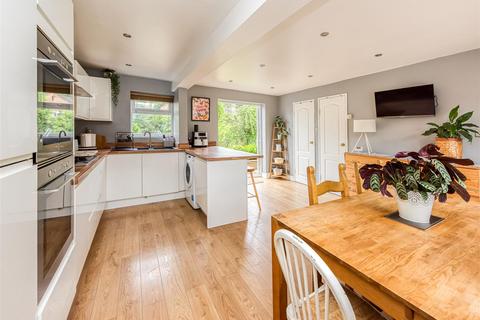 21 Meadow Lane, Wombourne, Wolverhampton, WV5 9BT