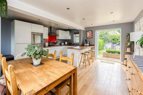 21 Meadow Lane, Wombourne, Wolverhampton, WV5 9BT