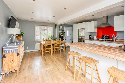 21 Meadow Lane, Wombourne, Wolverhampton, WV5 9BT