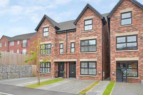 4 bedroom semi-detached house for sale, Beautiful Property on Carlton Street, Monton