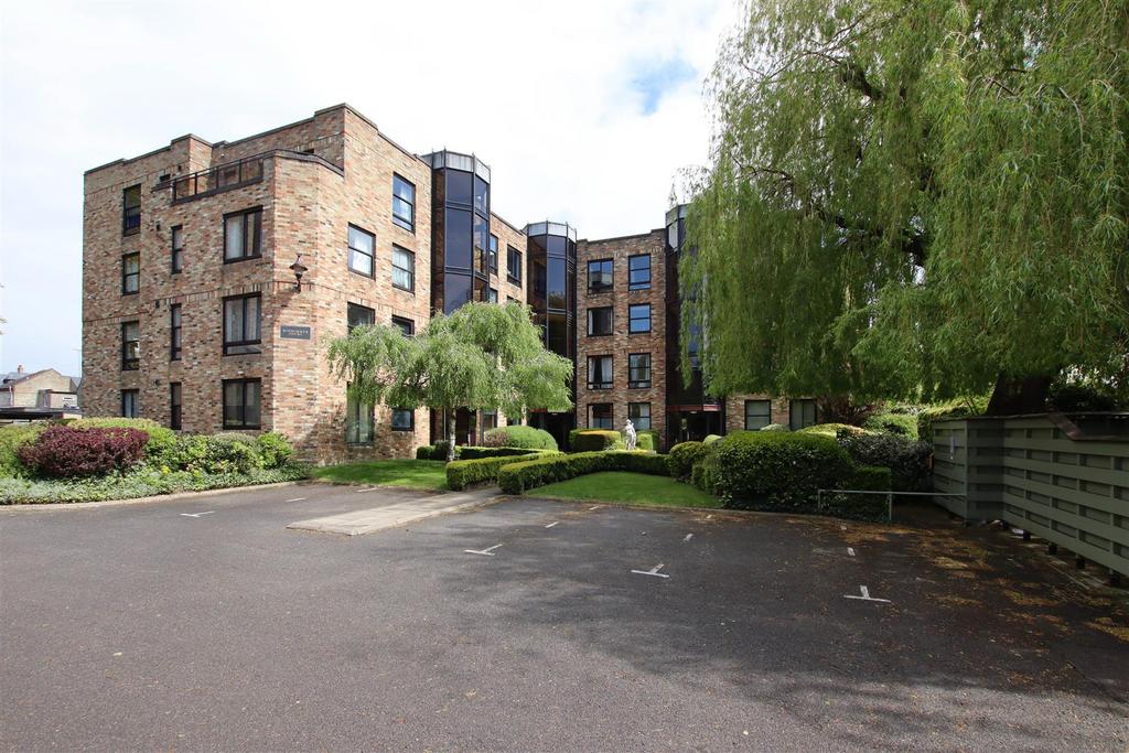 Manhattan Drive, Cambridge 1 bed flat £1,375 pcm (£317 pw)
