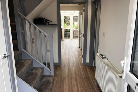 4 bedroom terraced house to rent, Magpie Walk, Hatfield