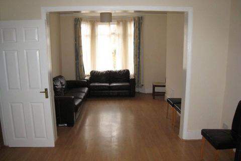 2 bedroom flat to rent, Arthur Road, Edmonton