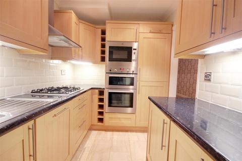 2 bedroom flat to rent, Arthur Road, Edmonton