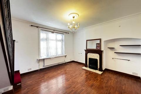 2 bedroom end of terrace house to rent, Pontefract Road, Bromley