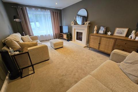 15 Trimingham Drive, Bury, BL8 1JW