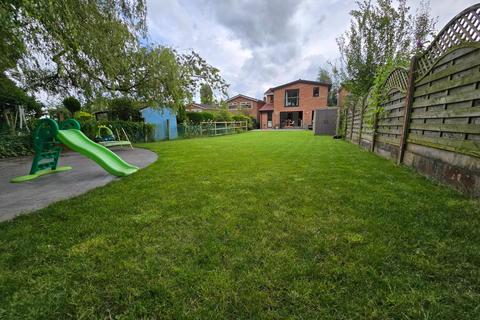 15 Trimingham Drive, Bury, BL8 1JW