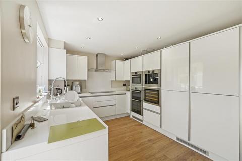 4 bedroom townhouse to rent, The Square, Loughton, IG10