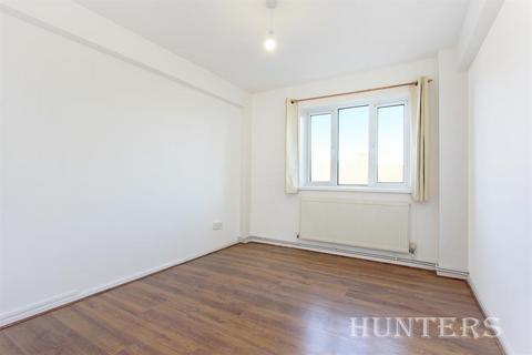 3 bedroom flat to rent, Morris Court, Dylways, London, SE5 8HS