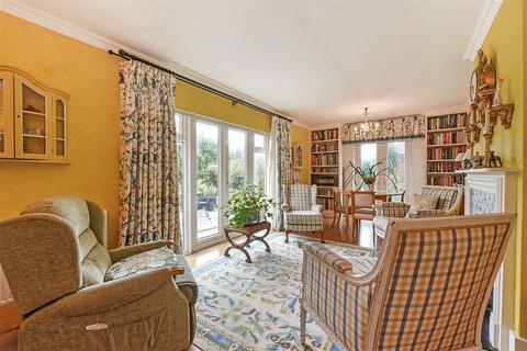Pond House Bracklesham Close, Bracklesham Bay, Chichester, PO20 8HT