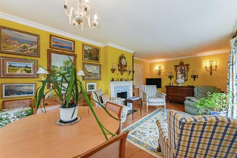 Pond House Bracklesham Close, Bracklesham Bay, Chichester, PO20 8HT