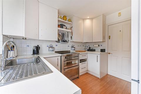 Pond House Bracklesham Close, Bracklesham Bay, Chichester, PO20 8HT