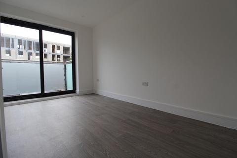 2 bedroom apartment to rent, Park Avenue, London N18