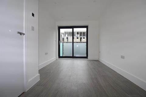 2 bedroom apartment to rent, Park Avenue, London N18