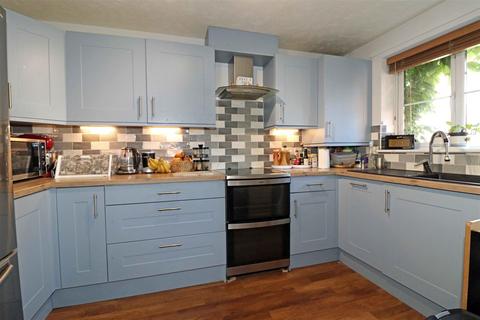 16 Claypitts Boulevard, Warwick, CV34 6HQ