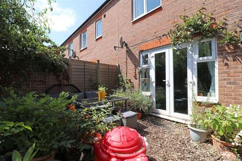 16 Claypitts Boulevard, Warwick, CV34 6HQ