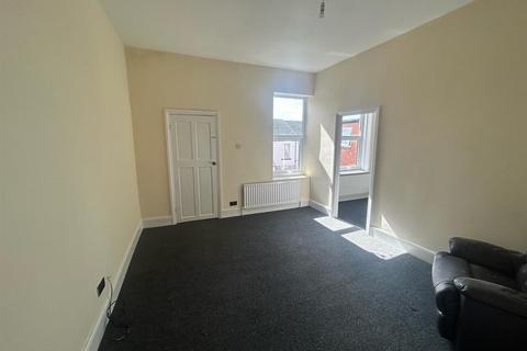 3 bedroom apartment to rent, William Street, North Shields