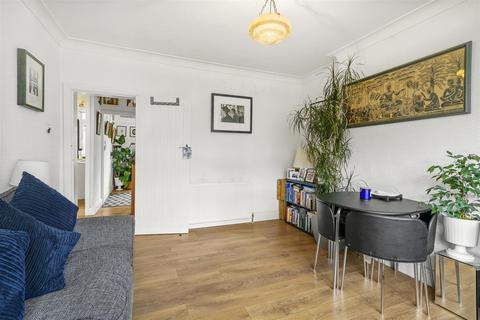 2 bedroom flat for sale, Cavendish Avenue, Harrow