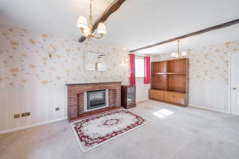 15 Wellington Close, Kingswinford, DY6 8JG