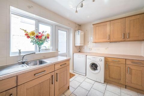 15 Wellington Close, Kingswinford, DY6 8JG