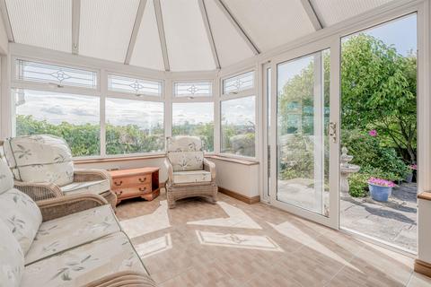15 Wellington Close, Kingswinford, DY6 8JG