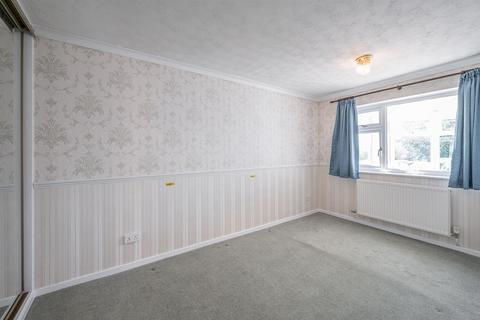 15 Wellington Close, Kingswinford, DY6 8JG