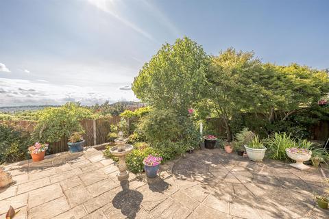 15 Wellington Close, Kingswinford, DY6 8JG