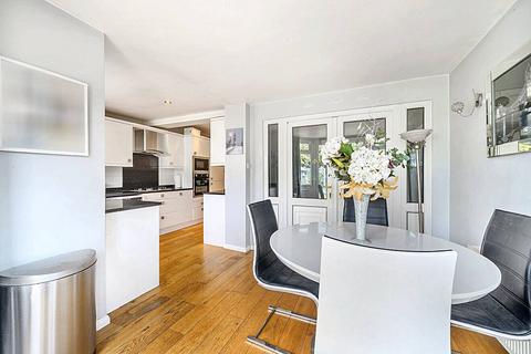18 Gloucester Avenue, Waltham Cross, EN8 7QT