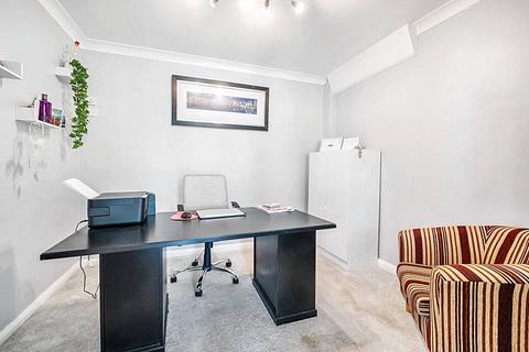 18 Gloucester Avenue, Waltham Cross, EN8 7QT