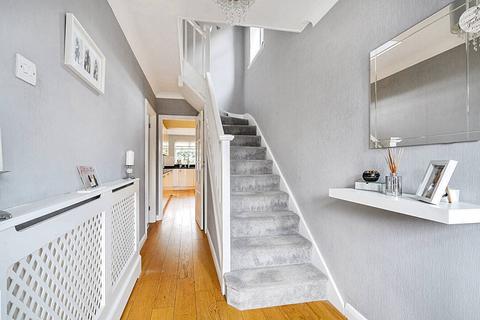 18 Gloucester Avenue, Waltham Cross, EN8 7QT