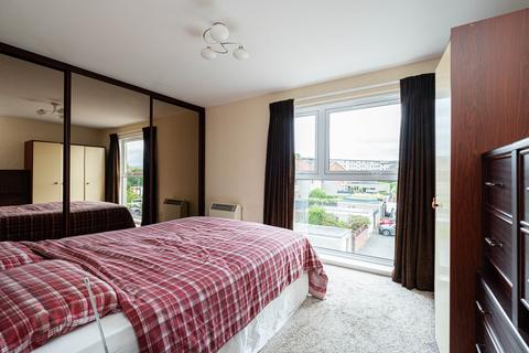 3 bedroom flat for sale, Craigmount Hill, Edinburgh EH4