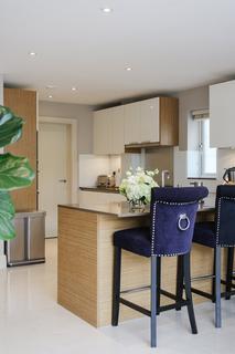 4 Thomas More Gardens, Esher, KT10 8EW