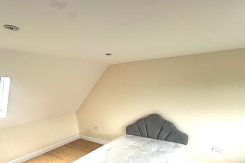 6 bedroom house share to rent, Cranford TW5