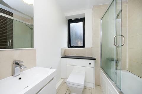 3 bedroom flat to rent, Umberston Street, London E1