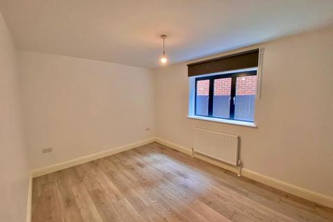 3 bedroom apartment to rent, Churchmead Close, East Barnet