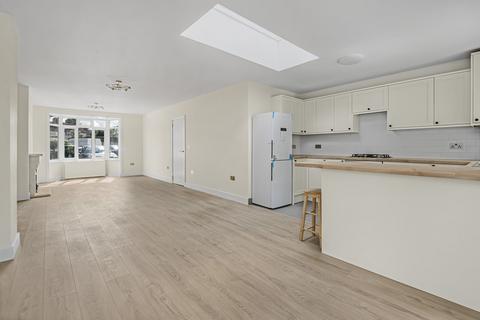 3 Stapleton Gardens, Waddon, Croydon, CR0 4DS