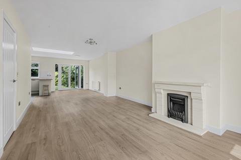 3 Stapleton Gardens, Waddon, Croydon, CR0 4DS
