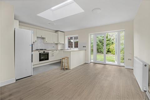3 Stapleton Gardens, Waddon, Croydon, CR0 4DS