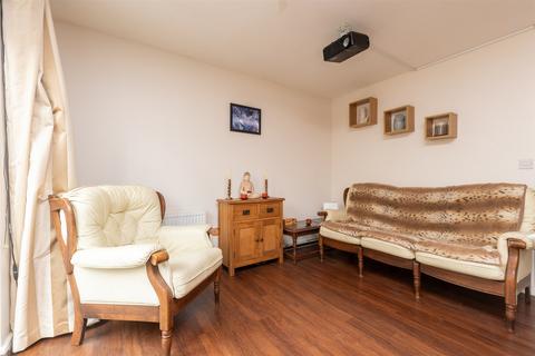 27 Lister Drive, Northfleet, Gravesend, DA11 8FF