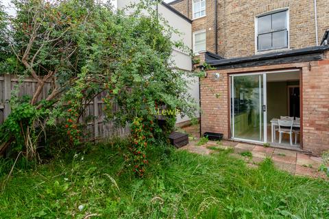 3 bedroom flat to rent, Digby Crescent, London N4